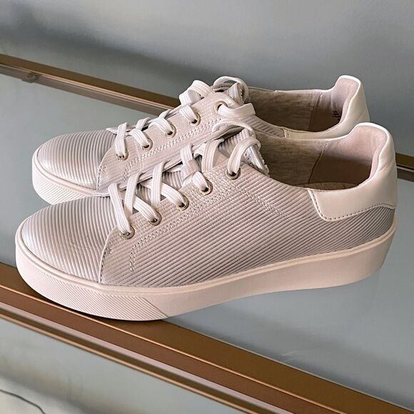 Naturalizer Morrison Silver Textured Sneakers NWOT - Picture 8 of 8